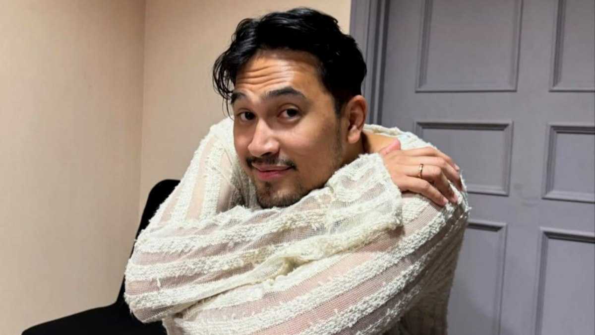 Mengenal Adrian Khalif dan Deretan Lagunya yang Memikat Hati
